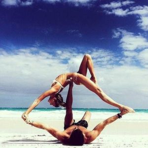 Acroyoga, l'art du yoga et de l'acrobatie réunis - Acro Yoga : when yoga meets acrobatics - #yoga #yogalife #yogalove #acroyoga #yogafrance